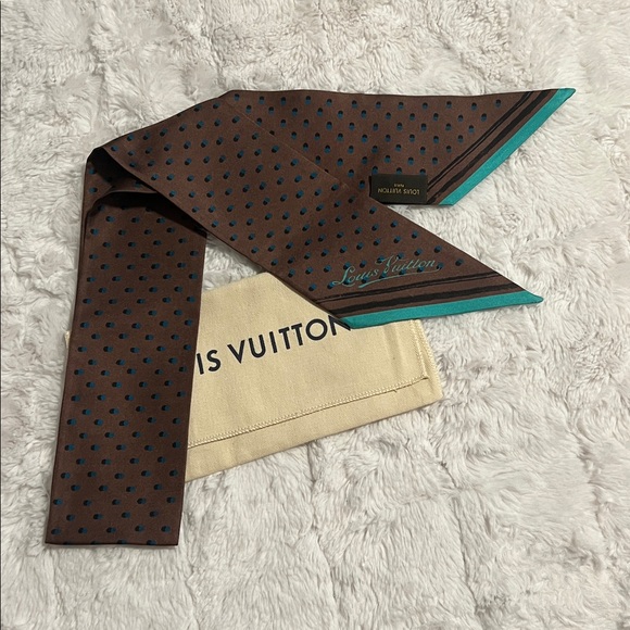 SALE❗️New Authentic Louis Vuitton Bandeau❗️ - Picture 1 of 3